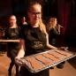 Preview: Original Schürze / Christina Rommel Schokolade - das Konzert in edler Presentbox